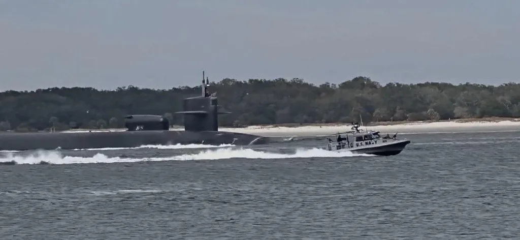 Стратегическая атомная подлодка «Джорджия» вышла в океан. А куда?