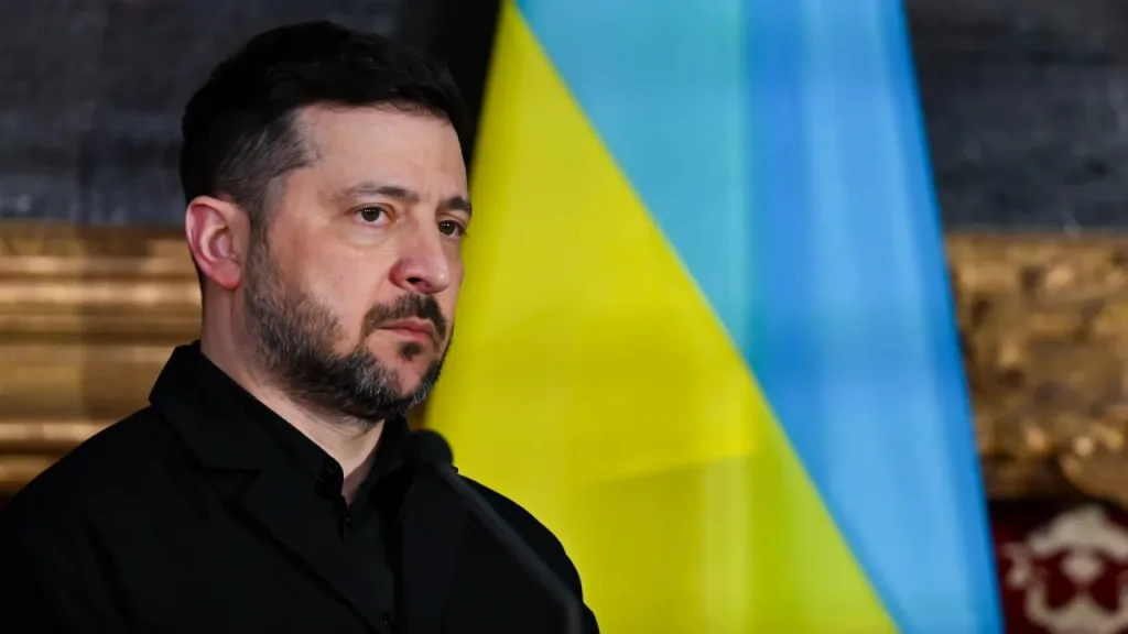 Украина готова отвести войска из Донбасса только при условии зеркального вывода российских войск на аналогичное расстояние, заявил Зеленский в интервью Axios