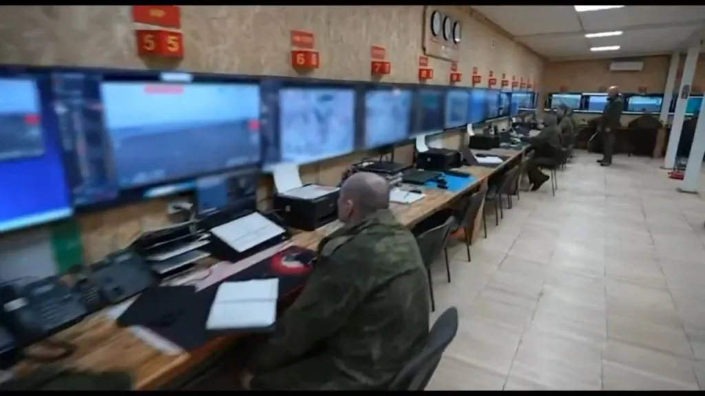 Широкие километровые тоннели, способные вместить автомобиль, ведущие в командный пункт 36-й отдельной гвардейской мотострелковой бригады ВС РФ