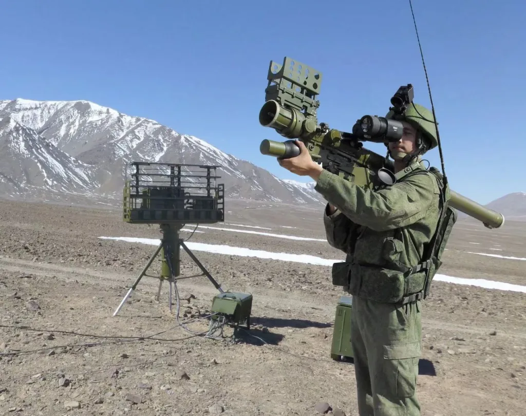 Западные военно-аналитические ресурсы, включая Defence-Network, подробно изучают возможности и преимущества российской переносной зенитной системы «Верба»