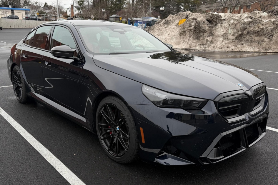 Редкий BMW M5 2025 года с пробегом 4800 миль не нашел покупателя на аукционе
