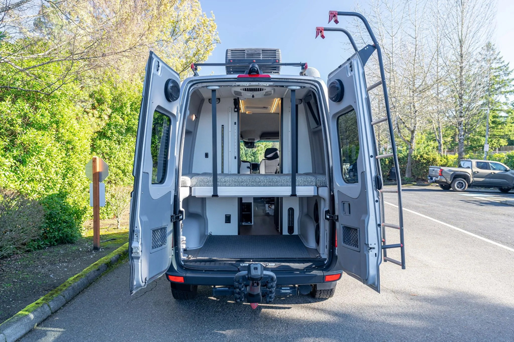 Winnebago Revel 4x4 2019: почему этот дом на колесах на базе Mercedes-Benz Sprinter выбирают опытные путешественники