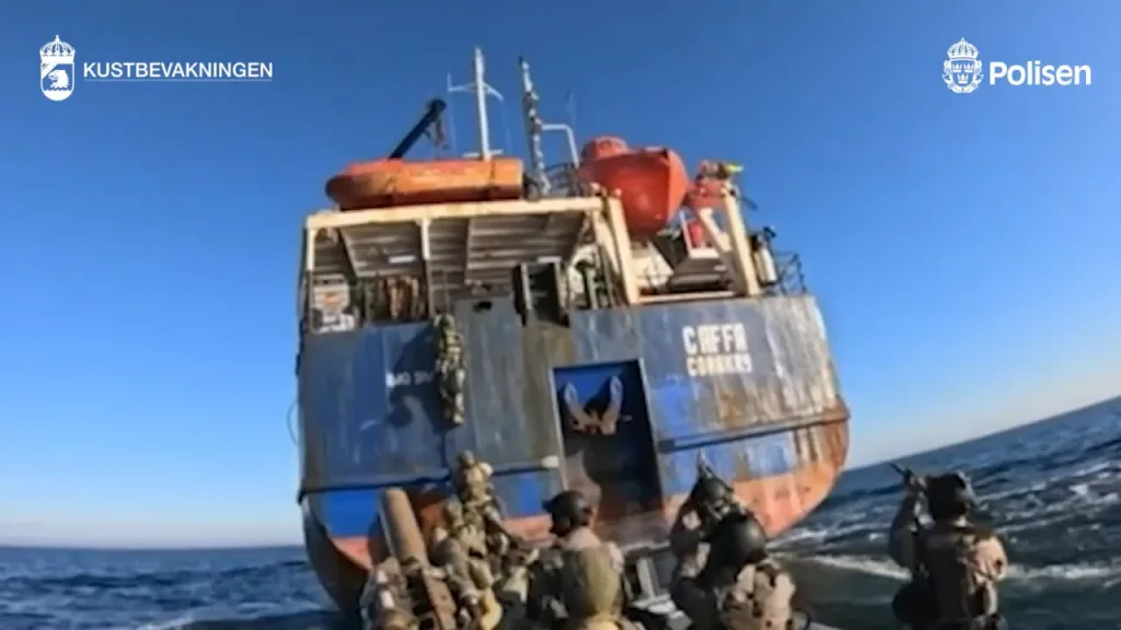 Видео захвата шведскими силовиками сухогруза Caffa, шедшего в Санкт-Петербург под флагом Гвинеи