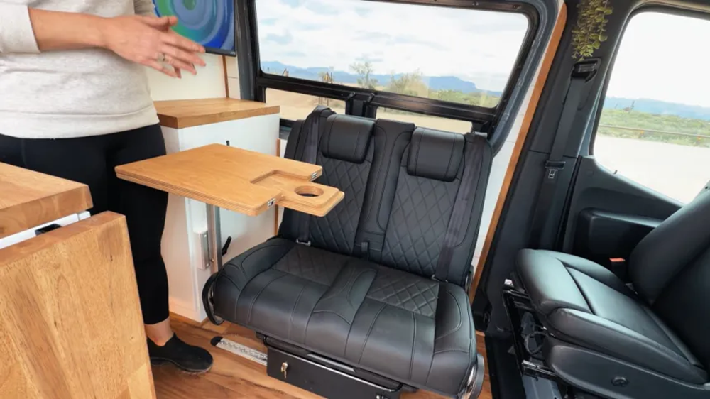Mercedes-Benz Sprinter превратили в роскошный автодом с уровнем комфорта городской квартиры