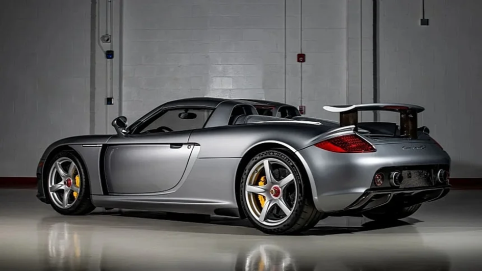 Владелец Porsche Carrera GT 2005 года потратил 6,9 млн рублей на обслуживание после простоя