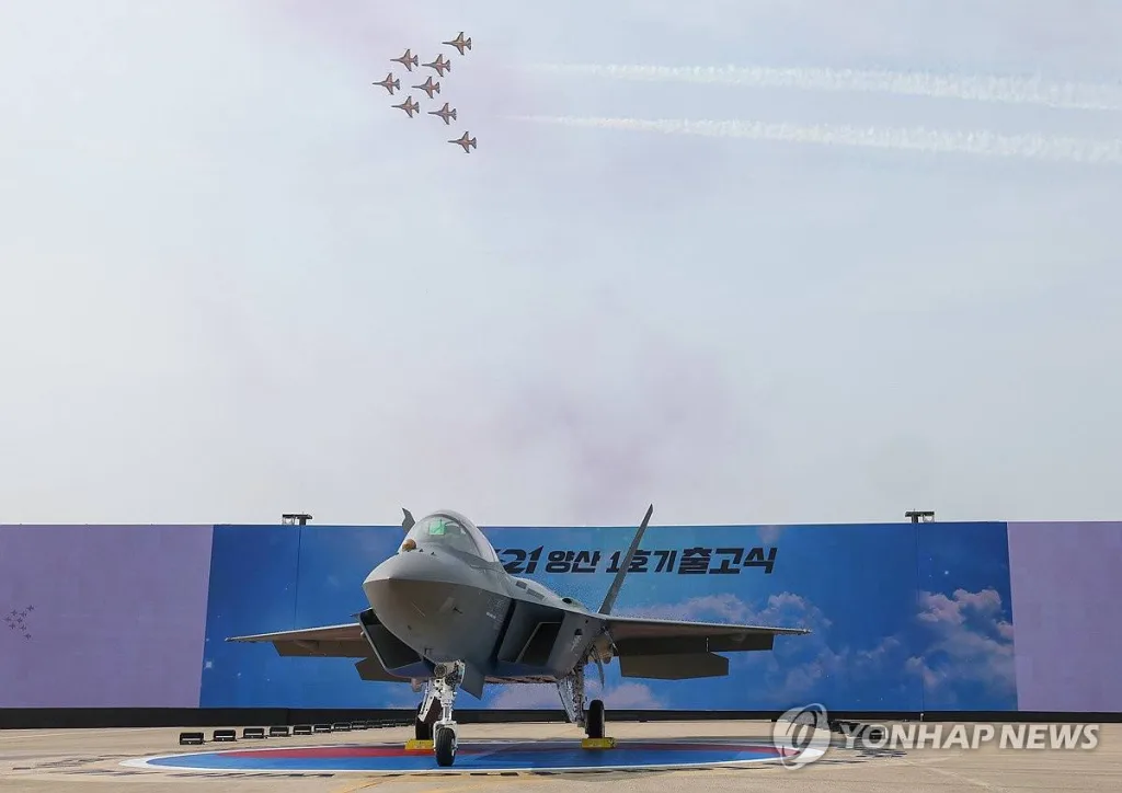 Представлен первый серийный истребитель KF-21