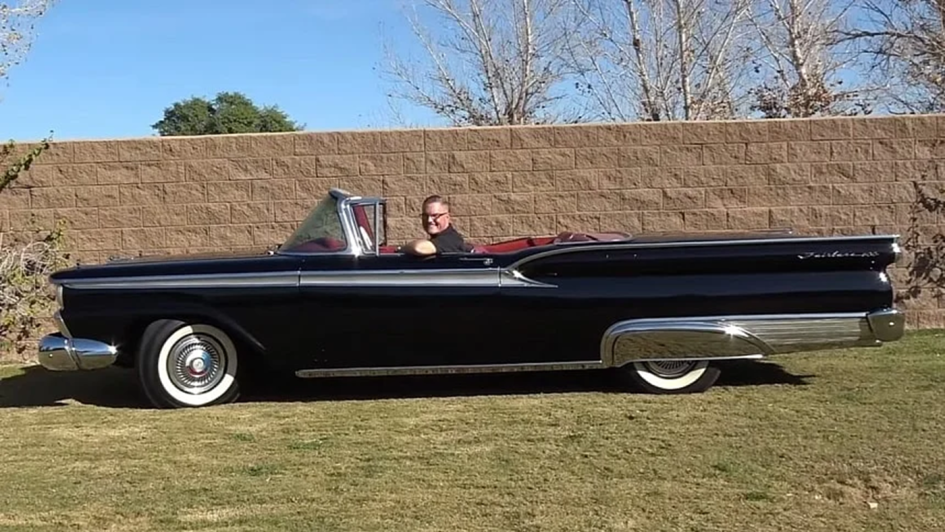 Редкая находка: Ford Fairlane 500 Skyliner 1959 года с уникальным жестким верхом
