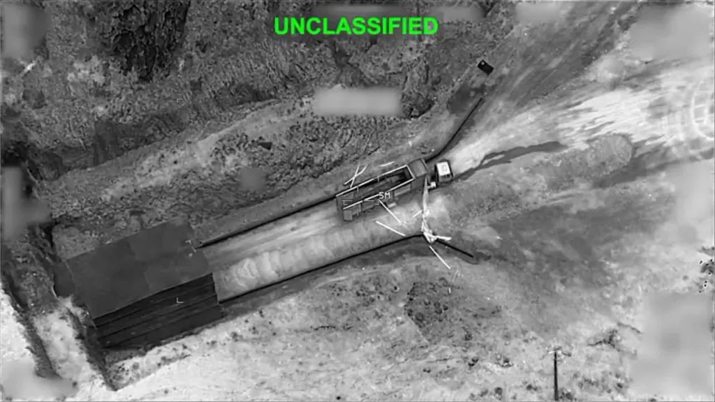 Уничтожение заряжающей установки ЗРК С-200 ударом ВВС США прямо в укрытии у авиабазы Бушер ВВС Ирана, а также очередных замаскированных пусковых установок баллистических ракет и дронов