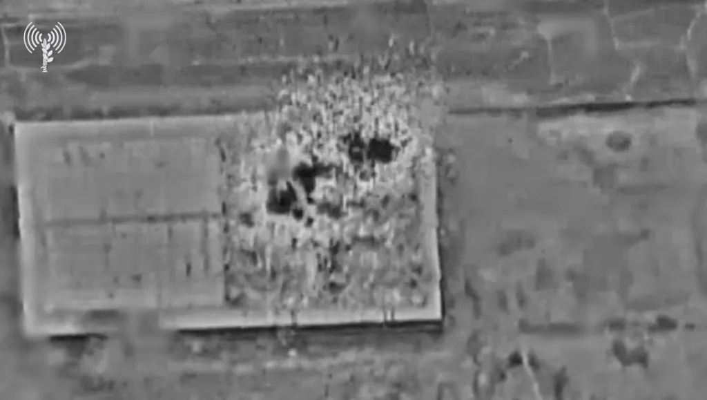 Применение израильскими ВВС, предположительно, крылатой ракеты Delilah для удара по иранской ПУ БРСД, а также удары по складским помещениям