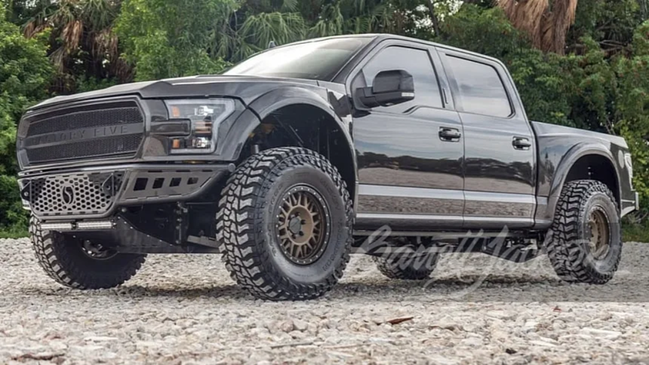 Ford F-150 с уникальным кузовом из влажного карбона: новый взгляд на пикапы