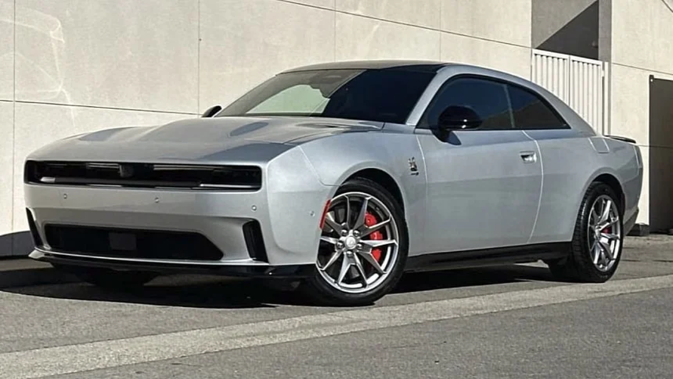 Электромобиль Dodge Charger Daytona 2025 потерял в цене $10 000 всего за 3000 км пробега