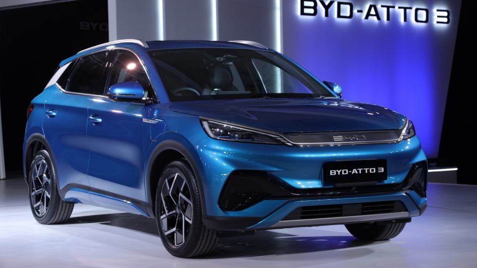 Прошел проверку на выносливость: BYD Atto 3 выдержал удар ракеты - электромобиль остался на ходу
