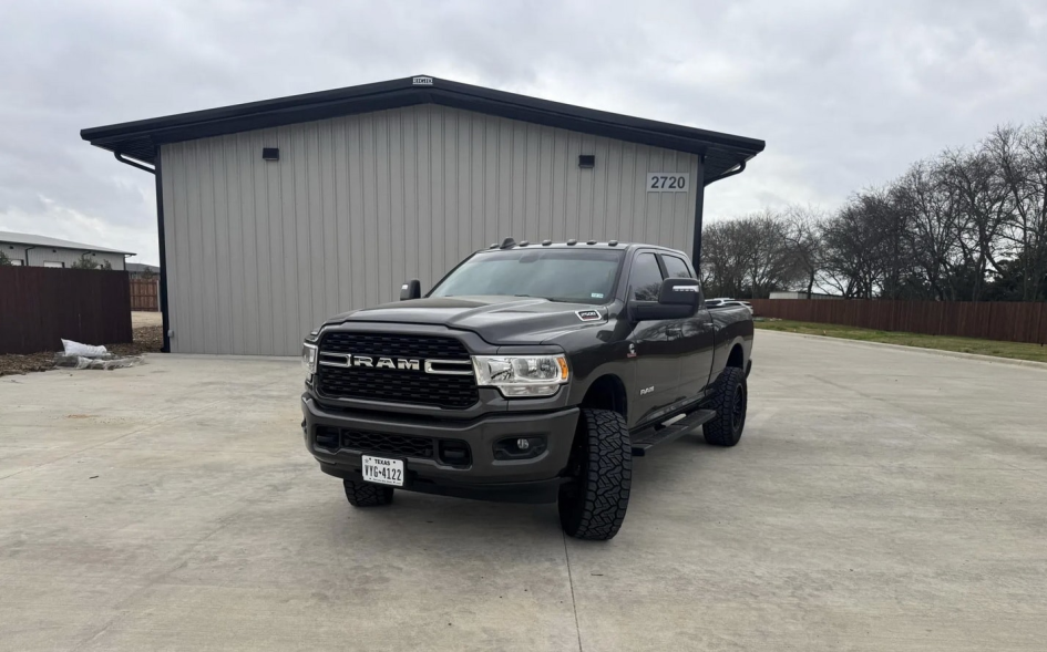 Пикап Ram 2500 Big Horn 2024 года: потеря стоимости за 12 000 км и неожиданный итог продажи