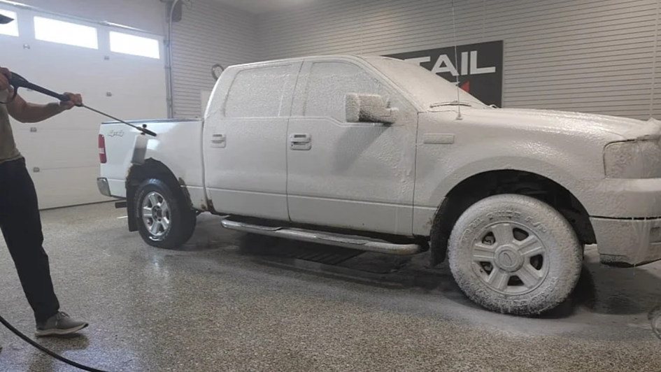 Грязный Ford F-150 2004 года: что скрывает салон после долгих лет запущенности