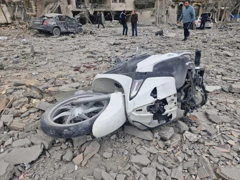 Кадры мощных взрывов: ВВС Израиля продолжает наносить массированные авиаудары по Тегерану