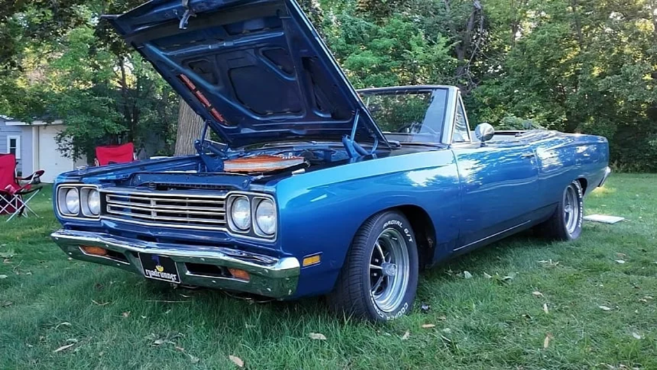 Редчайший Plymouth Road Runner Convertible 1969 года: почему 440 Six-Barrel - не всегда гарантия уникальности
