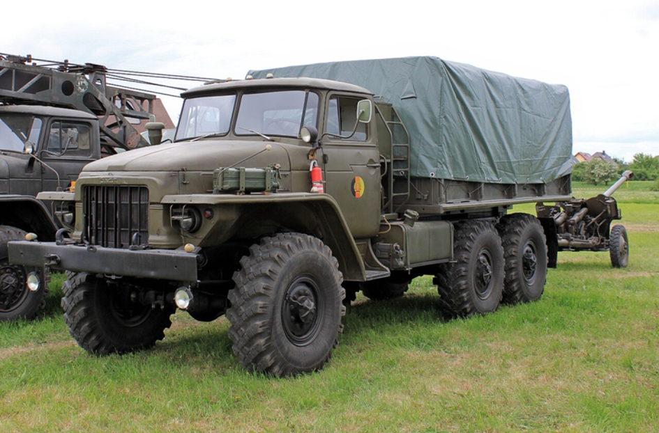 Урал-375: легендарный армейский грузовик с уникальными возможностями