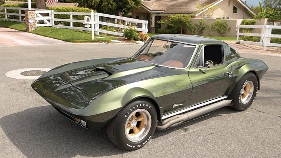 Редкая Corvette 1966 года: 37 лет в одних руках и полная трансформация после аварий
