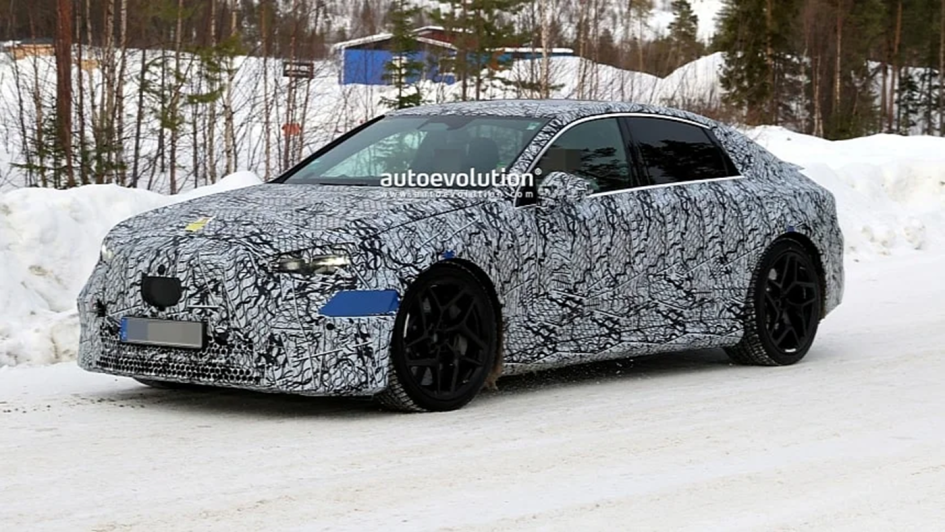 Mercedes-AMG готовит электрическую C-Class EQ с активным спойлером и новым дизайном