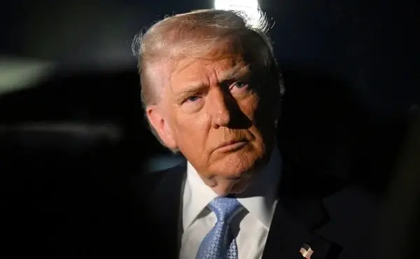 Зеленский приготовил для Трампа подарок, но президент США так и не явился