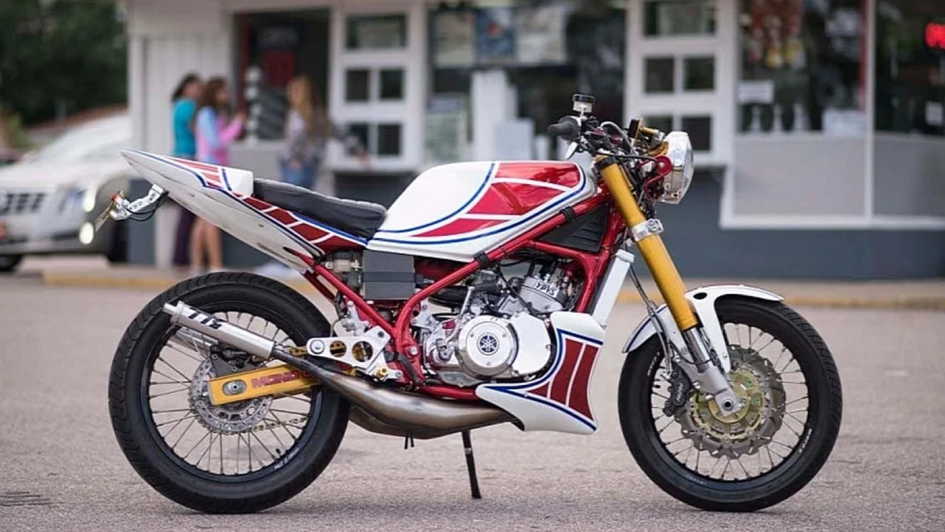 Yamaha RZ350: культовый двухтактник с уникальным тюнингом и редкими деталями