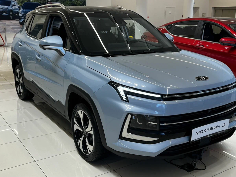 Чем «Москвич 3» отличается от JAC JS4: разбираем все доработки для России