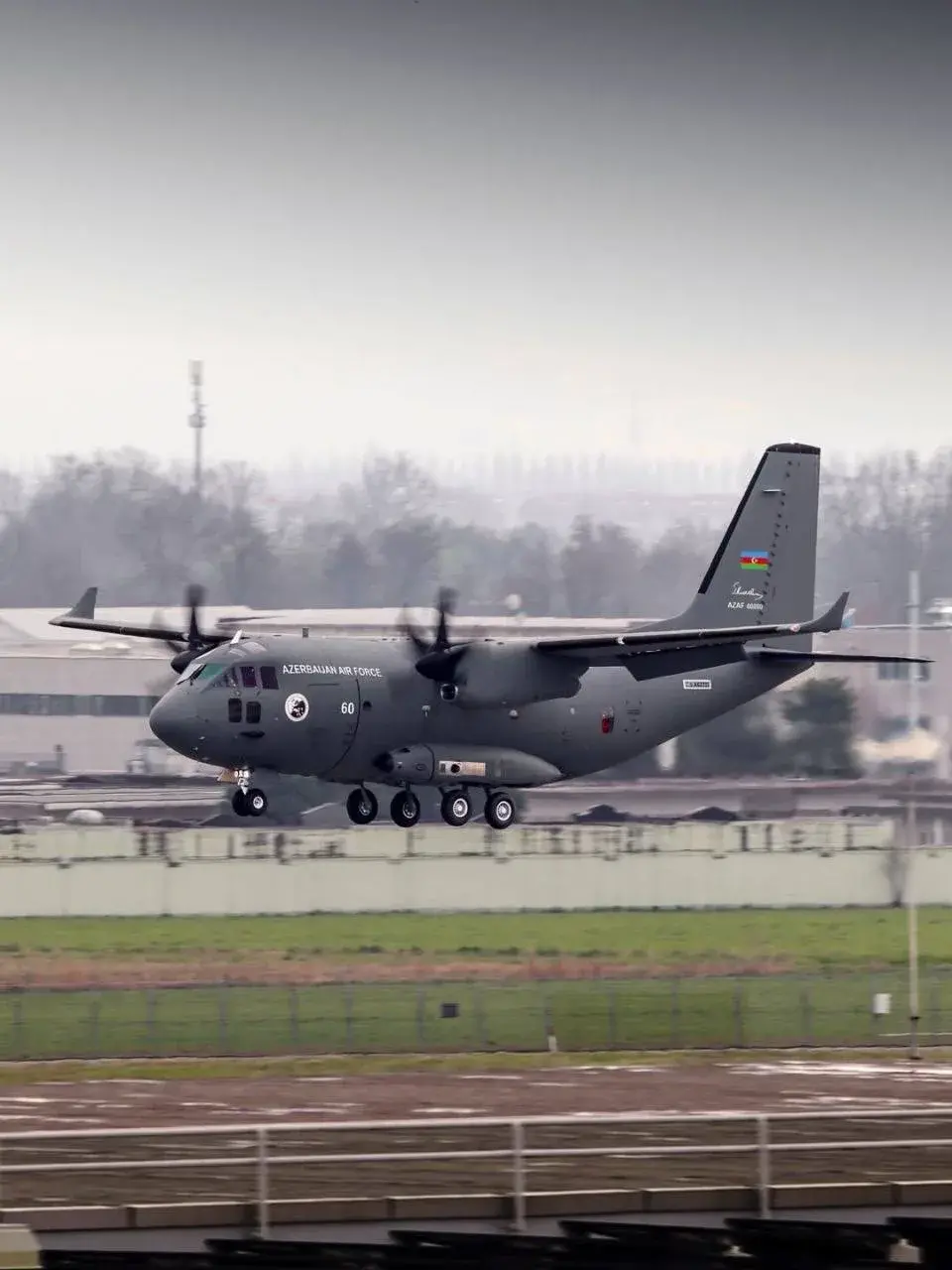 Засветился ранее поставленный турбовинтовой транспортный самолёт C-27J Spartan (б.н 60) ВВС Азербайджана в Турине (Италия) на базе итальянской компании Leonardo