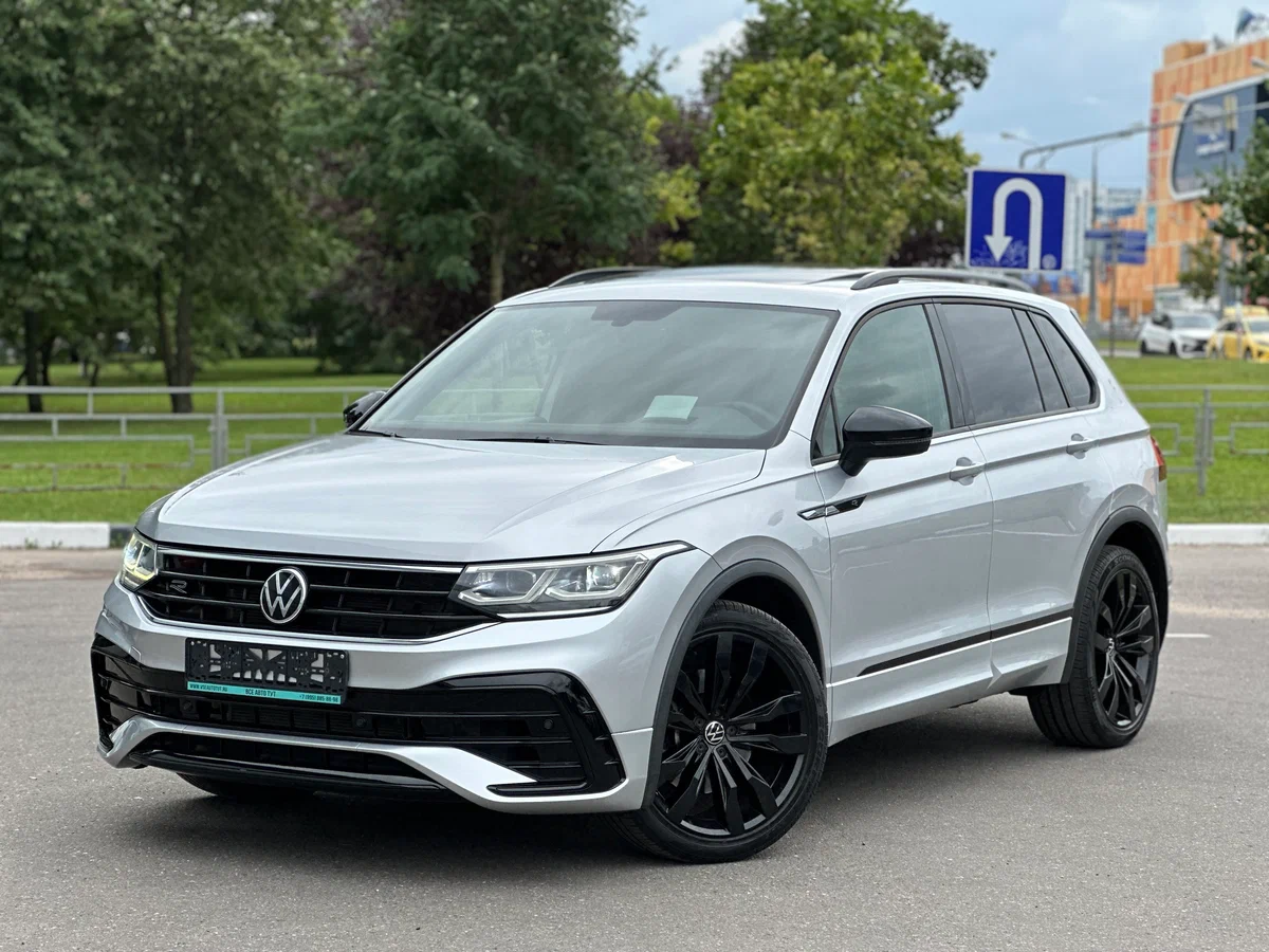 Toyota RAV4 и Volkswagen Tiguan: сравнение характеристик, оснащения и поведения на дороге
