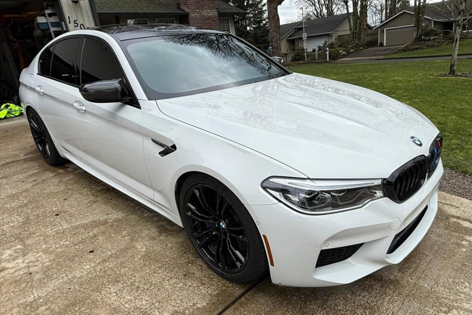 Редкий BMW M5 F90 2019 года ушел с аукциона по цене новой Toyota Crown