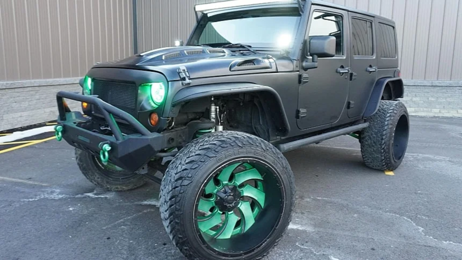 Дилер не может продать уникальный Jeep Wrangler после обмена на BMW X5M