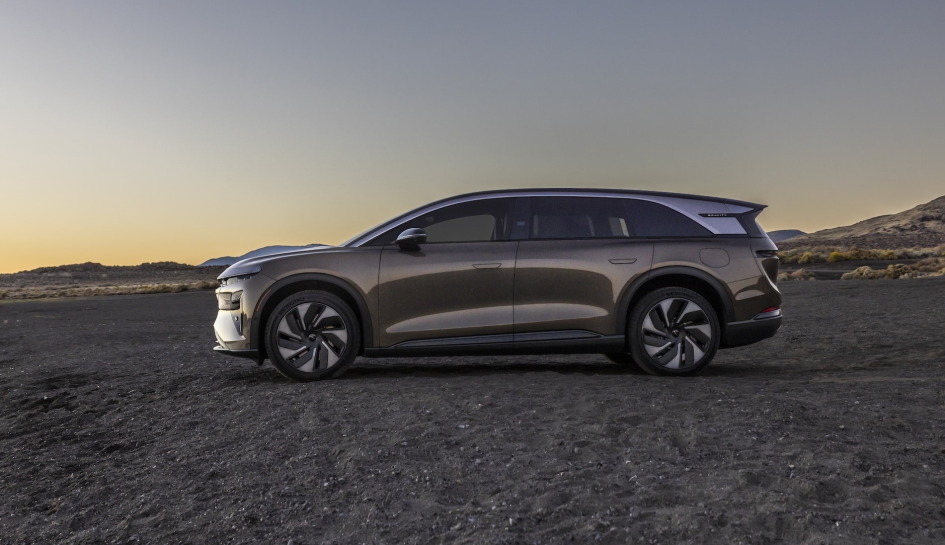 Lucid Gravity внедряет поддержку CarPlay и Android Auto: новые возможности для водителей