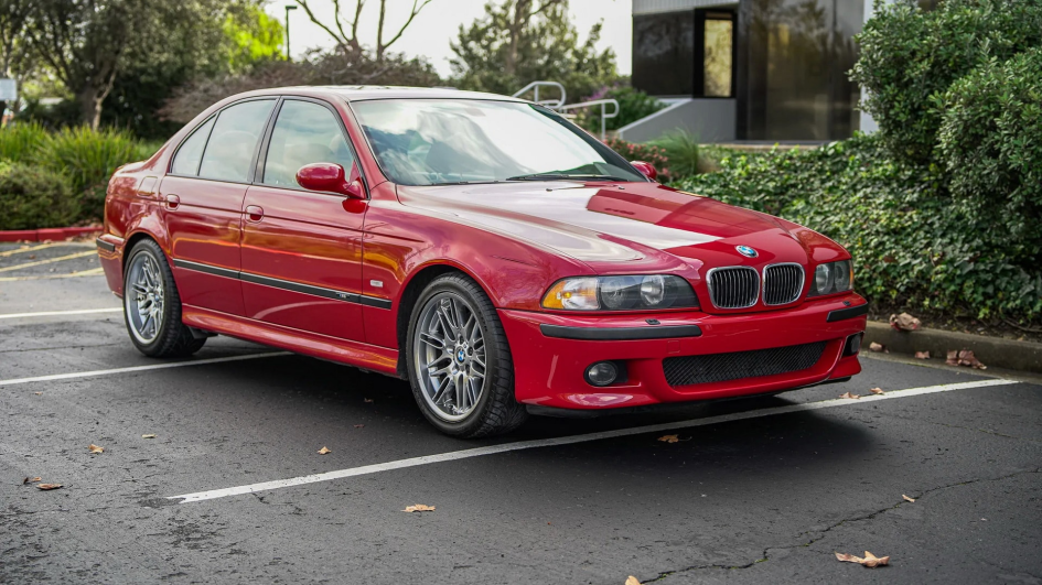 Редкий BMW M5 E39 2000 года с уникальным интерьером ушел с молотка за 60 000 долларов
