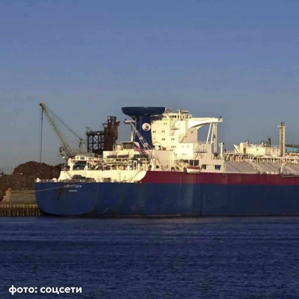 Восемь российских моряков покидают Египет после полугода блокады на арестованном судне
