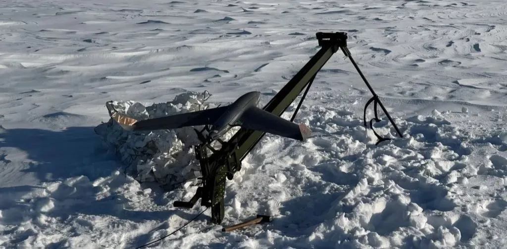 Российский дрон-перехватчик "Лис-2" с захватом цели сбивает украинский дрон-обманку "Майя"