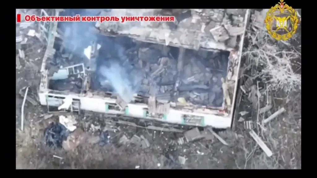 Точный прилет дрона-камикадзе "Куб-16" с термобарической боевой частью по зданию с солдатами противника и результат попадания