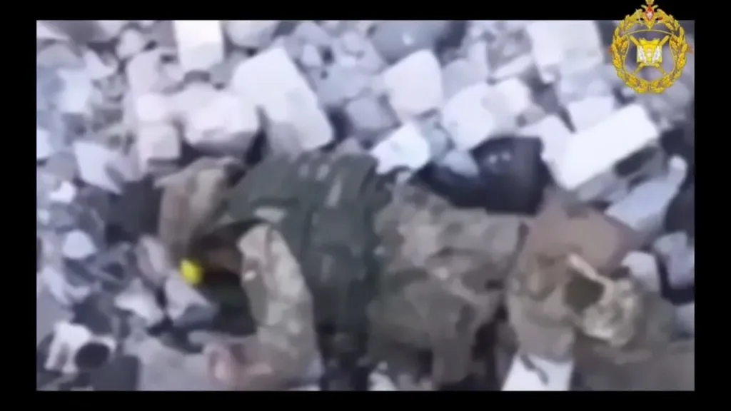 Точный прилет дрона-камикадзе "Куб-16" с термобарической боевой частью по зданию с солдатами противника и результат попадания