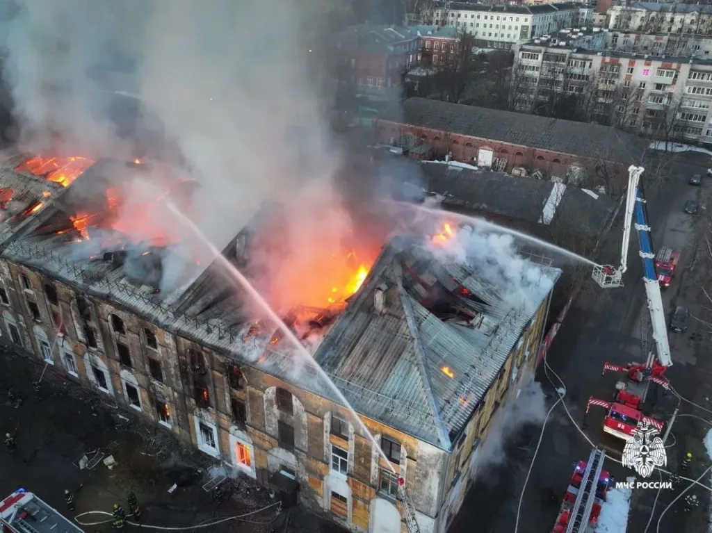 Жилой дом выгорел дотла в Ярославле