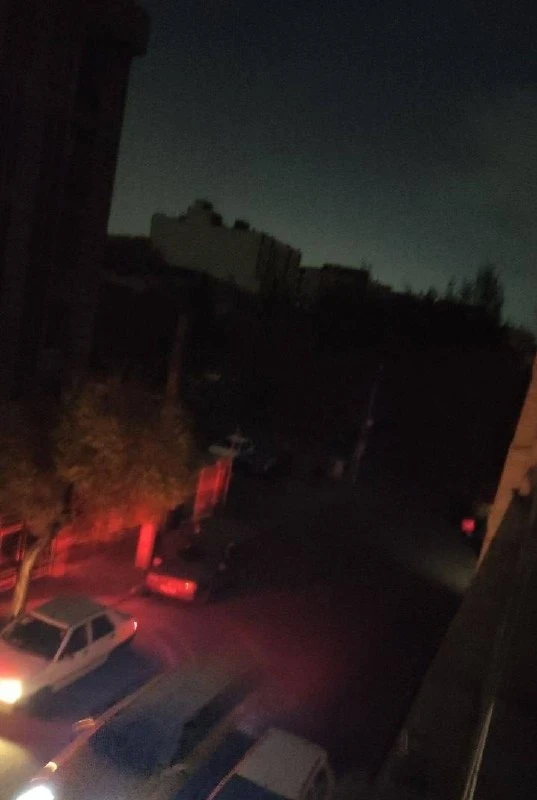 Сообщается об отключениях электричества в некоторых районах на западе Тегерана и расположенного рядом города Кередж после авиаударов со стороны США или Израиля