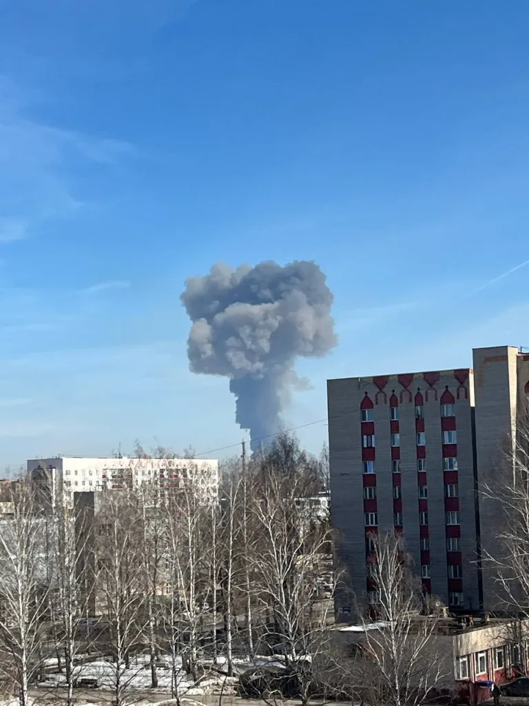 Сообщают о сильном взрыве на химзаводе в Нижнекамске под Казанью