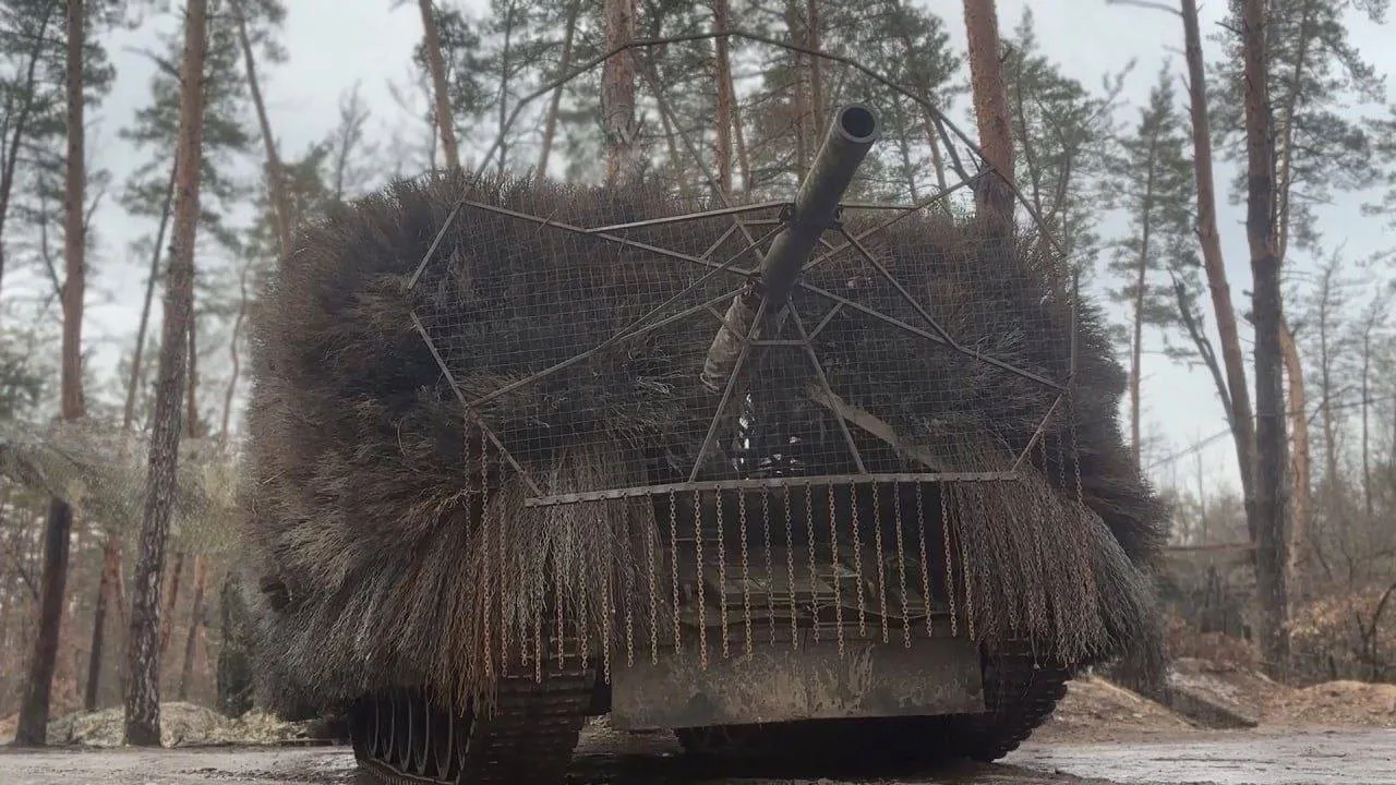 Новые снимки наших «намангаленных» Т-80БВ в зоне СВО