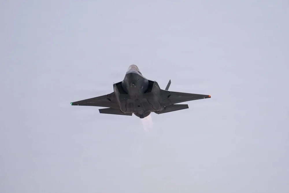 Наглядная боевая нагрузка американских F-35, F-16, F-15E и EA-18G, взлетающих с авиабазы в Иордании для нанесения ударов по Ирану