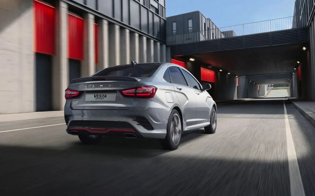 Пристегнитесь, мы взлетаем: АвтоВАЗ начал продажи самой дорогой Lada Vesta Sport