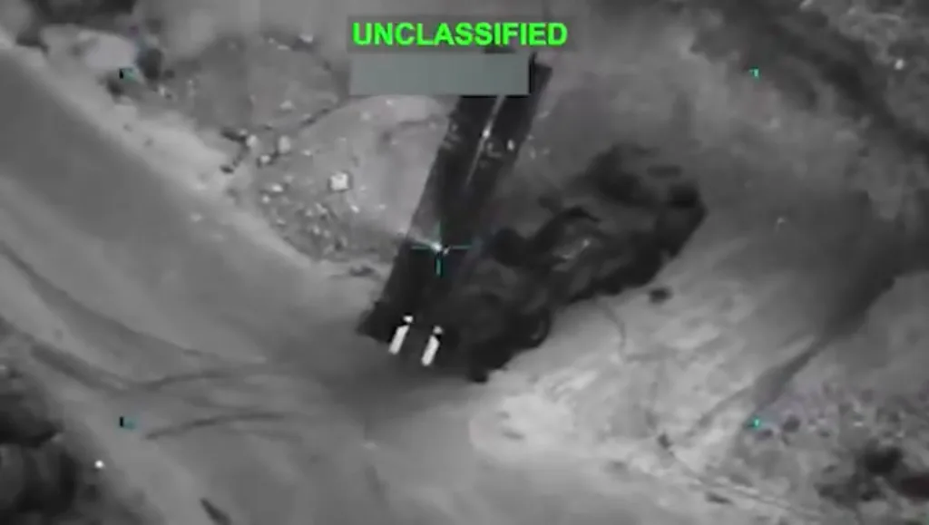 Центральное командование США опубликовало новые кадры авиаударов и ударов ОТРК ATACMS по пусковым установкам баллистических ракет, РЛС и ЗРК Ирана