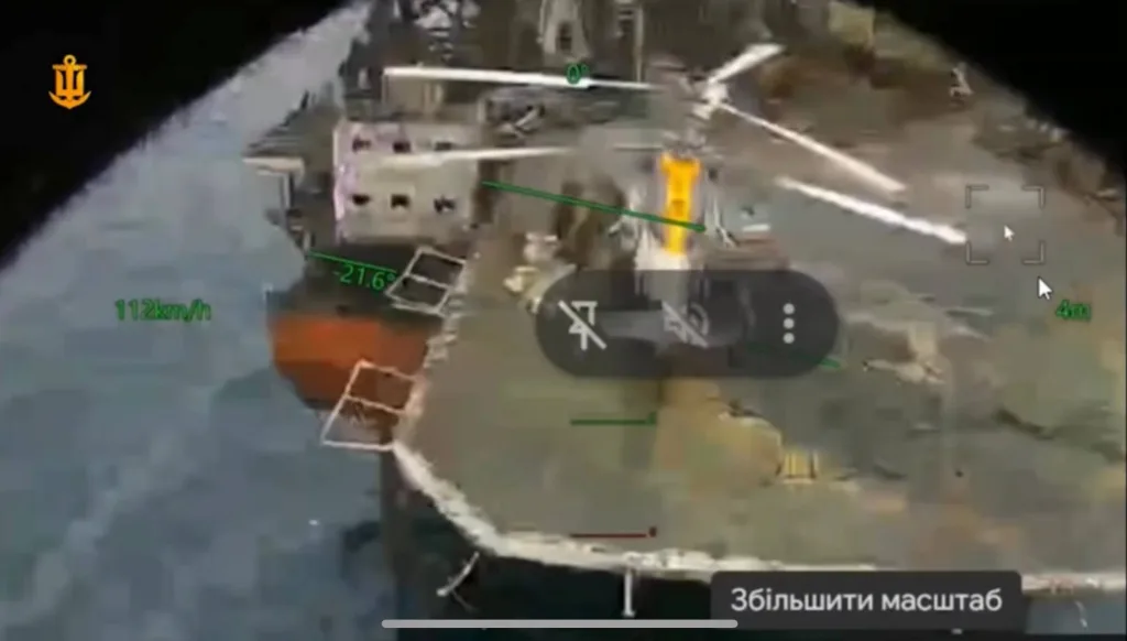 Уничтожение вертолета Ка-27 МА ЧФ России ударом FPV-дрона прямо на буровой платформе «Сиваш» и удары БЭК по этой самой платформе в Черном море