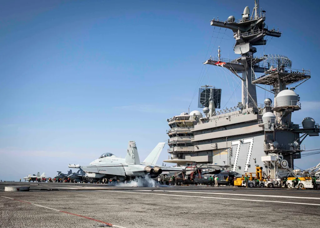 США готовятся перебросить на Ближний Восток третий ударный авианосец USS George H.W. Bush