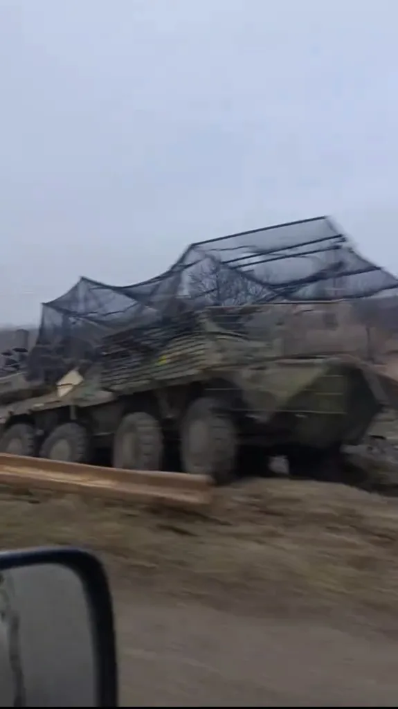 Подбитые украинский БТР-3Е и танк Т-64БВ ВСУ в Запорожской области