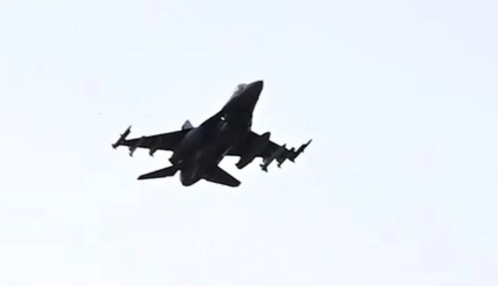 США начали постепенно засылать в Иран истребители F-16CM ВВС США в версии «Дикие ласки»