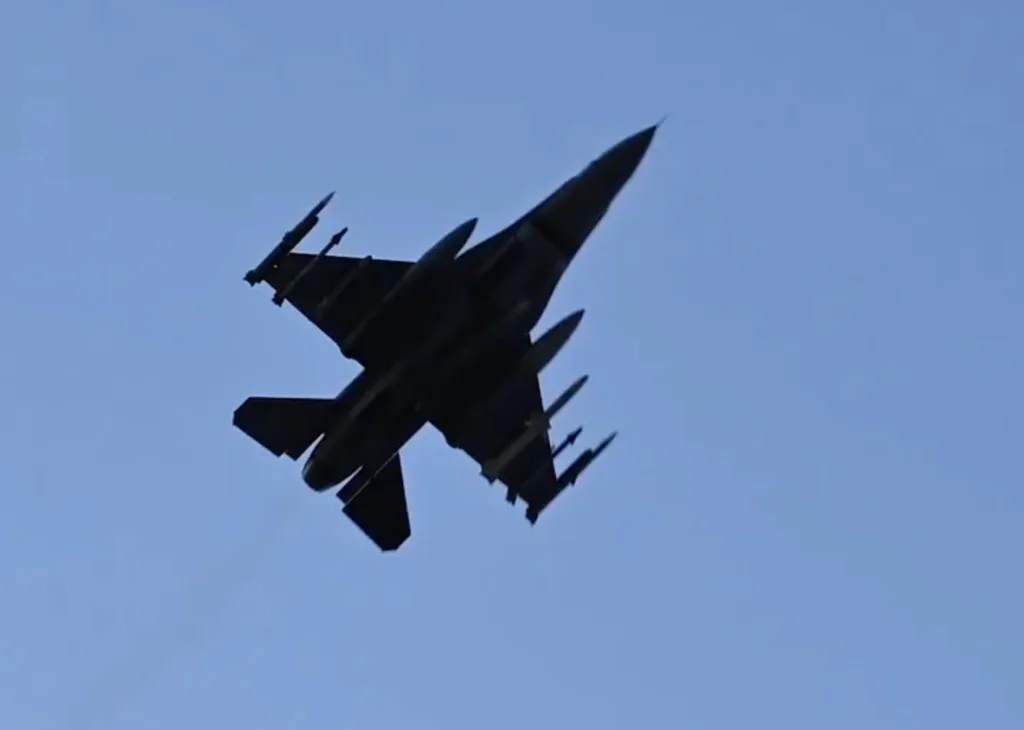 США начали постепенно засылать в Иран истребители F-16CM ВВС США в версии «Дикие ласки»