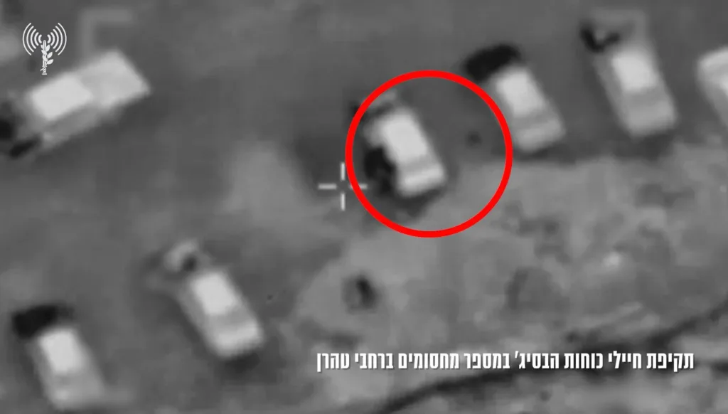 Армия обороны Израиля публикует кадры ударов БПЛА по КПП, отдельностоящим автомобилям и личному составу полувоенного ополчения «Басидж» КСИР в Тегеране