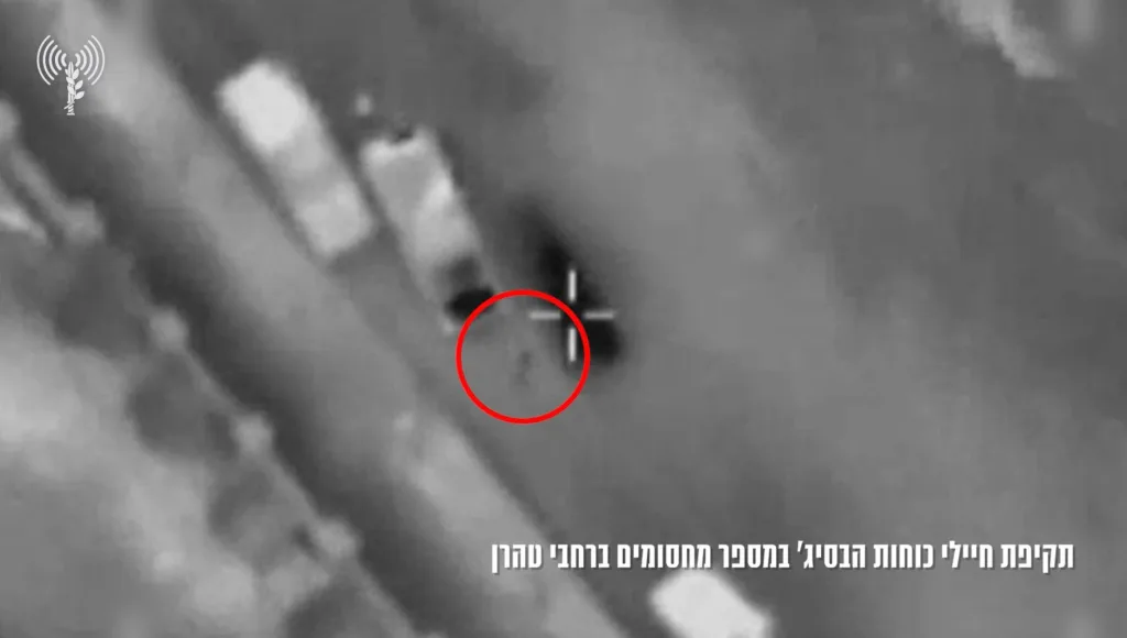 Армия обороны Израиля публикует кадры ударов БПЛА по КПП, отдельностоящим автомобилям и личному составу полувоенного ополчения «Басидж» КСИР в Тегеране